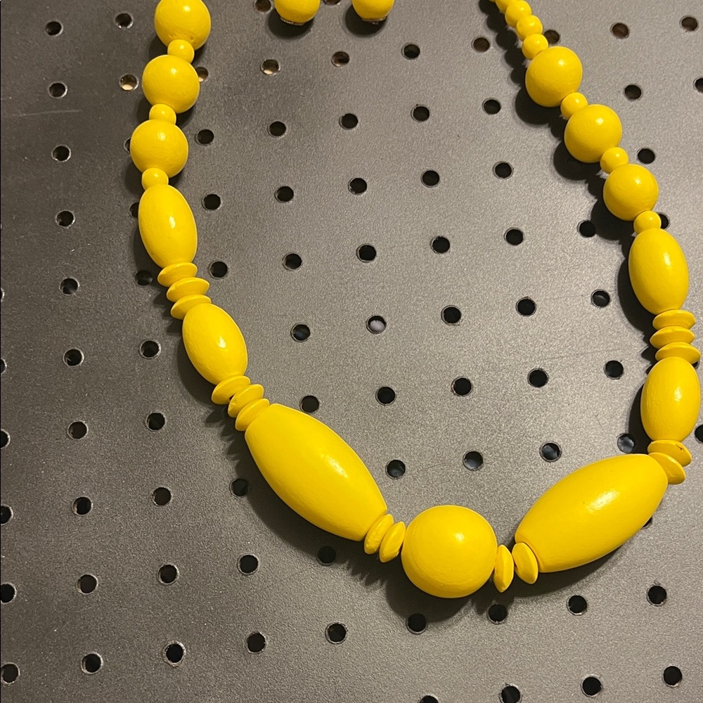 Antique Yellow Beaded Necklace and Earring Set - Picture 4 of 4